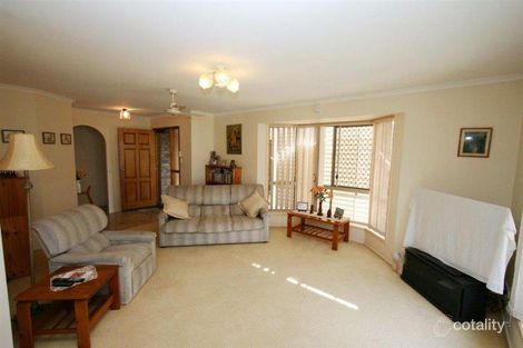 Property photo of 11 Day Place Sandstone Point QLD 4511