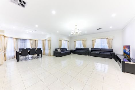 Property photo of 3 Cedarwood Way Roxburgh Park VIC 3064