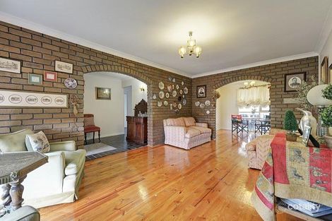 Property photo of 17 Guinevere Parade Glen Waverley VIC 3150