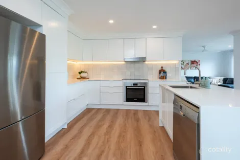 Property photo of 12 Cobbler Place Pacific Pines QLD 4211