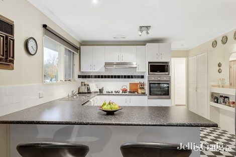 Property photo of 12 Autumn Grove Mooroolbark VIC 3138