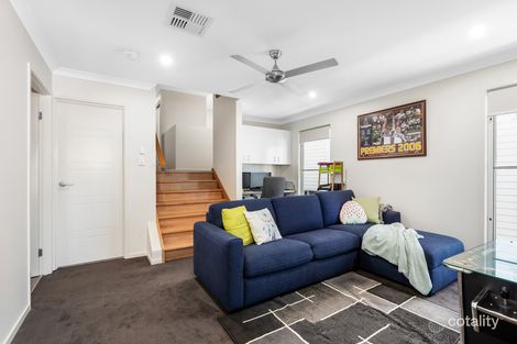 Property photo of 327 Wynnum North Road Wynnum QLD 4178