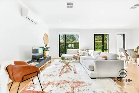 Property photo of 4 Plenty Way Cranbourne North VIC 3977