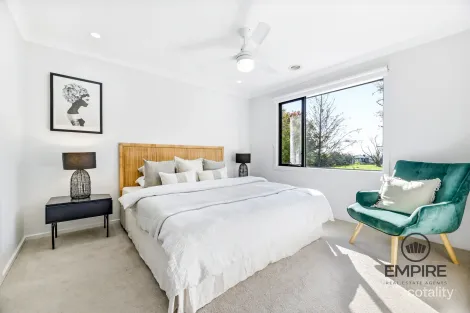 Property photo of 4 Plenty Way Cranbourne North VIC 3977