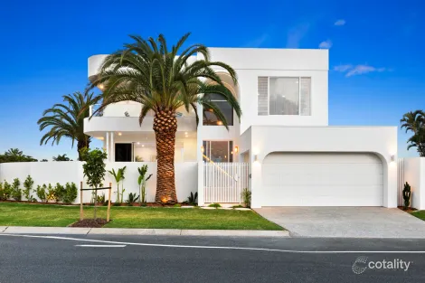 8 Rumrunner St, Mermaid Waters, QLD 4218
