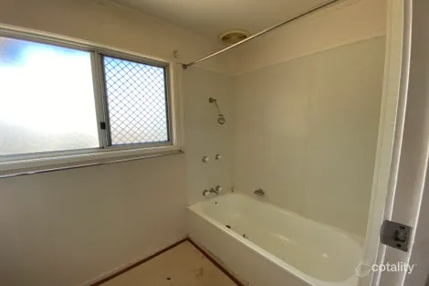 Property photo of 21 Hannah Crescent Dysart QLD 4745