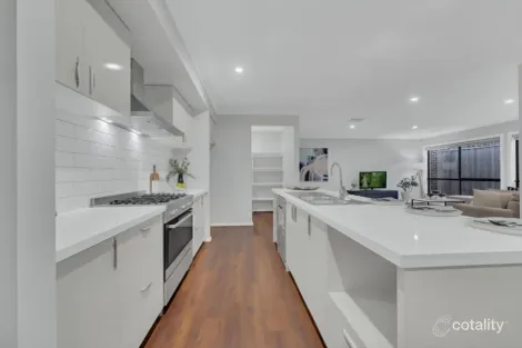 Property photo of 39 Paragon Drive Clyde North VIC 3978