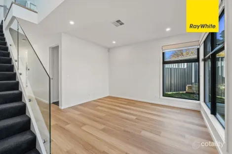 Property photo of 32 Kinleyside Crescent Weetangera ACT 2614