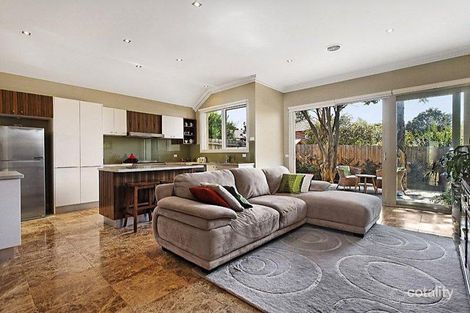Property photo of 2/129 Kilby Road Kew East VIC 3102