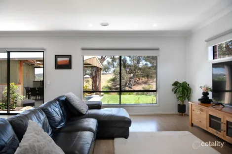 Property photo of 6 Sundew Terrace Campbells Creek VIC 3451