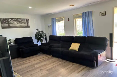 Property photo of 10 Crabill Walk Narre Warren South VIC 3805