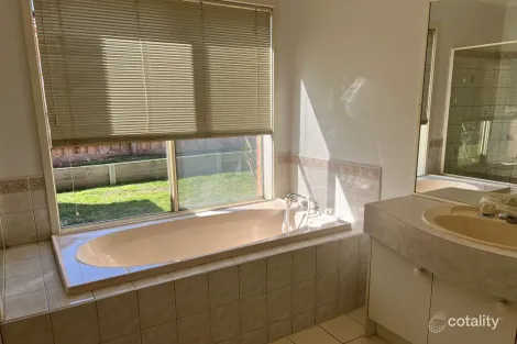 Property photo of 10 Crabill Walk Narre Warren South VIC 3805