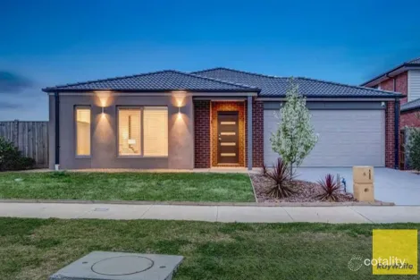 Property photo of 8 Seagrass Crescent Point Cook VIC 3030