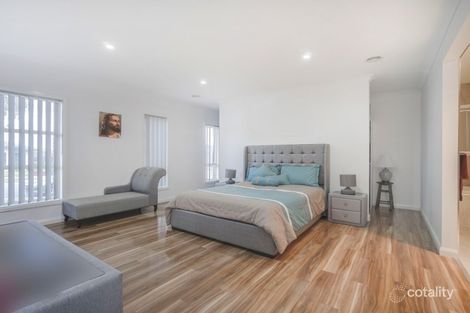 Property photo of 45 Woodside Way Roxburgh Park VIC 3064