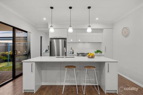Property photo of 7 Aquamarine Parade Treeby WA 6164