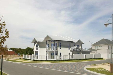Property photo of 27 Martinique Mews Hillarys WA 6025