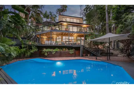 137 Chapel Hill Rd, Chapel Hill, QLD 4069