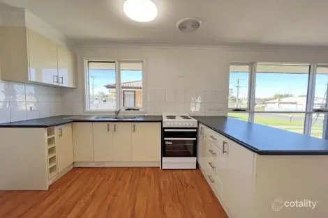Property photo of 4 Cedar Crescent Forbes NSW 2871