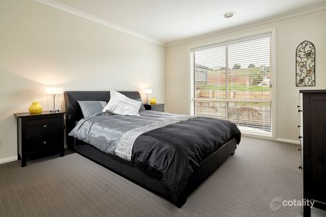 Property photo of 30 Kensington Square Drouin VIC 3818
