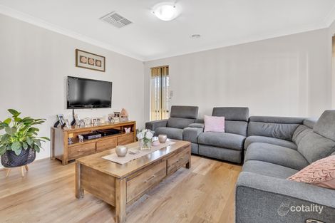 Property photo of 17 Crespin Place Roxburgh Park VIC 3064