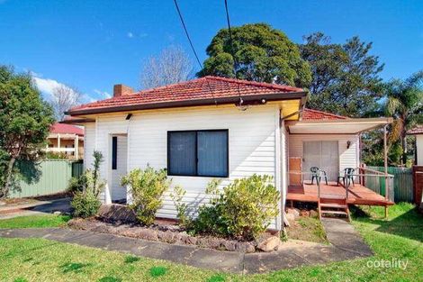 28 Harcourt Ave, East Hills, NSW 2213