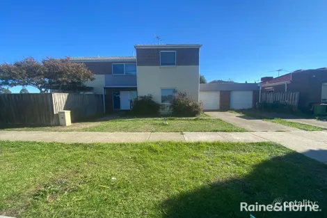 Property photo of 38 Lakeside Drive Roxburgh Park VIC 3064