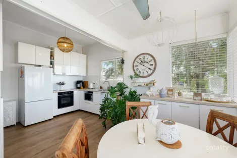 Property photo of 17 Gordon Parade Manly QLD 4179