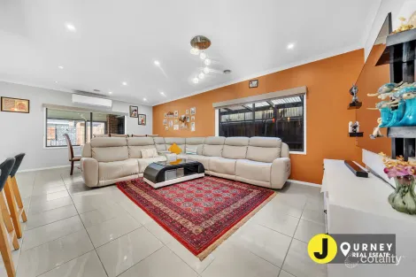 Property photo of 13 Pygora Way Clyde North VIC 3978