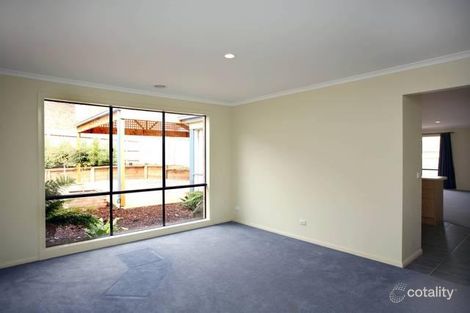 Property photo of 10 Blue Wren Place Berwick VIC 3806