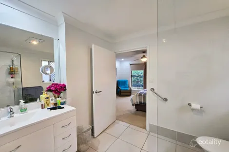 Property photo of 27 Bowerbird Street Deebing Heights QLD 4306