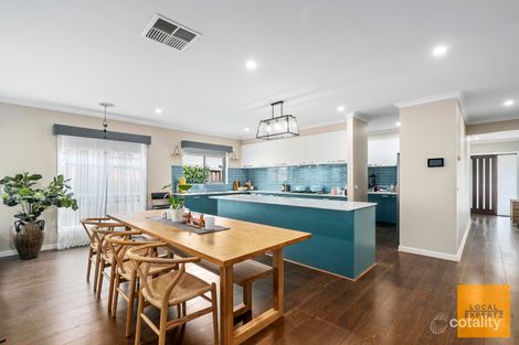 Property photo of 19 Bromley Circuit Thornhill Park VIC 3335