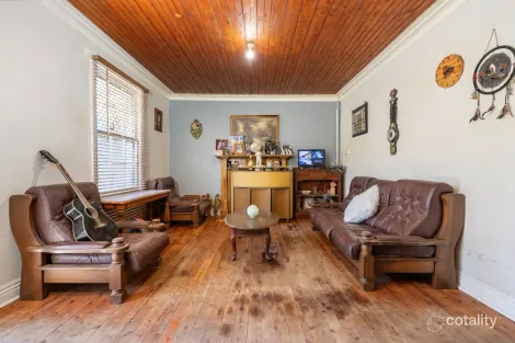 Property photo of 553 Roach Street Lavington NSW 2641