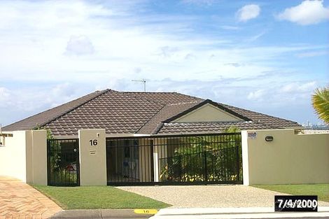 16 Trafalgar St, Highland Park, QLD 4211
