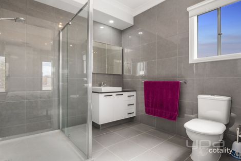 Property photo of 23 Granholm Grove Harkness VIC 3337