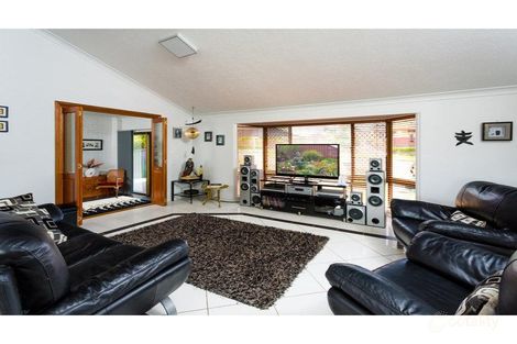 Property photo of 6 Barow Court Ashmore QLD 4214