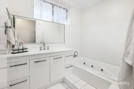 Property photo of 2 Andreassen Street Thabeban QLD 4670