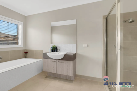 Property photo of 3 Castletown Boulevard Weir Views VIC 3338