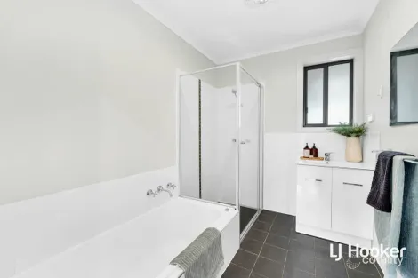 Property photo of 24 Dauntless Crescent Elizabeth Downs SA 5113