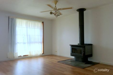 Property photo of 19 Westcott Parade Rockbank VIC 3335