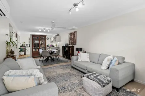 Property photo of 4/27 Fenton Street Fairfield QLD 4103