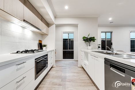 Property photo of 24 Lexington Parade Berwick VIC 3806