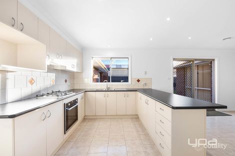 Property photo of 14 Kahan Close Caroline Springs VIC 3023