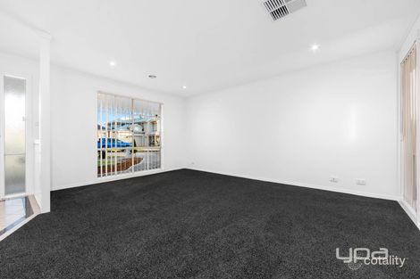 Property photo of 14 Kahan Close Caroline Springs VIC 3023