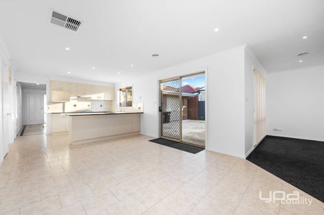 Property photo of 14 Kahan Close Caroline Springs VIC 3023