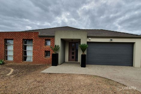 Property photo of 1 Barringo Way Caroline Springs VIC 3023