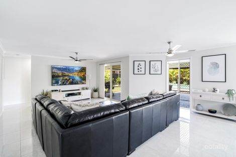 Property photo of 16 Dunedin Close Merrimac QLD 4226
