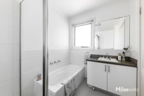 Property photo of 2/150 Liberty Parade Bellfield VIC 3081