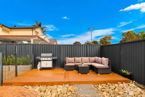 Property photo of 33 Horseshoe Circuit St Clair NSW 2759