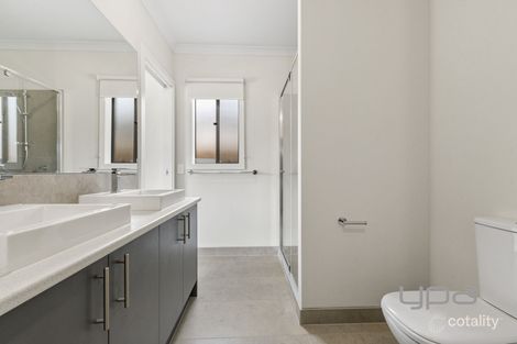 Property photo of 18 Queensbridge Avenue Tarneit VIC 3029