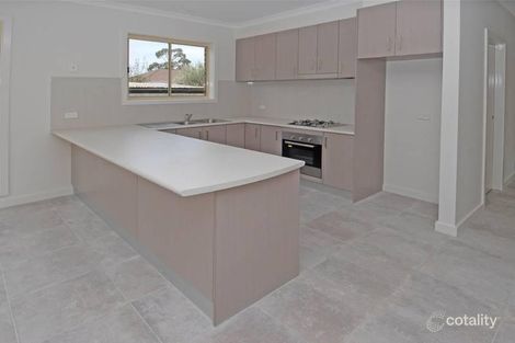 Property photo of 2/30 Euroa Avenue Sunshine North VIC 3020